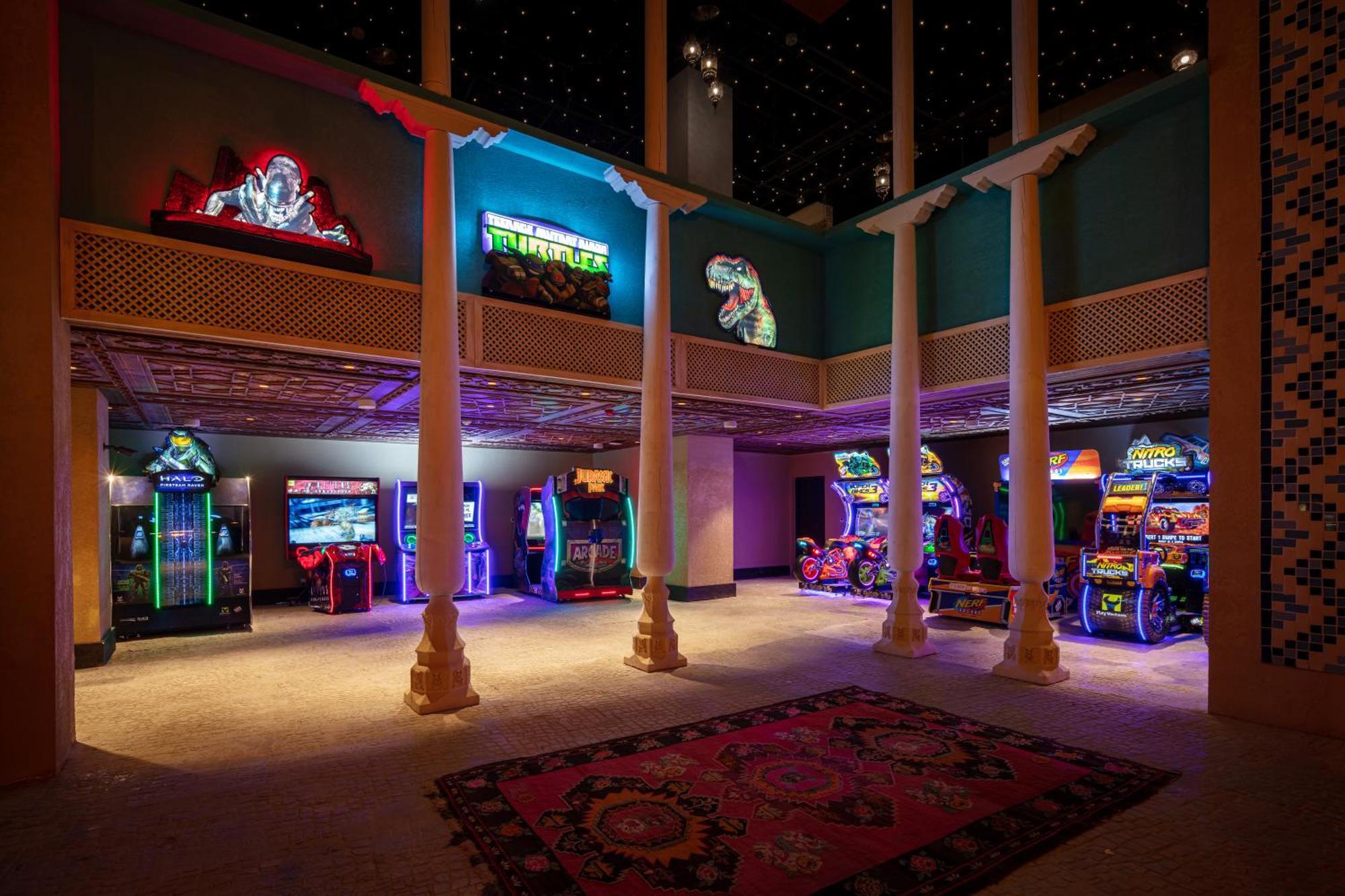 Karavansaray Turkistan Harbour Hotel -Flying Theatre Access Eksteriør bilde The arcade at the MGM Grand Hotel
