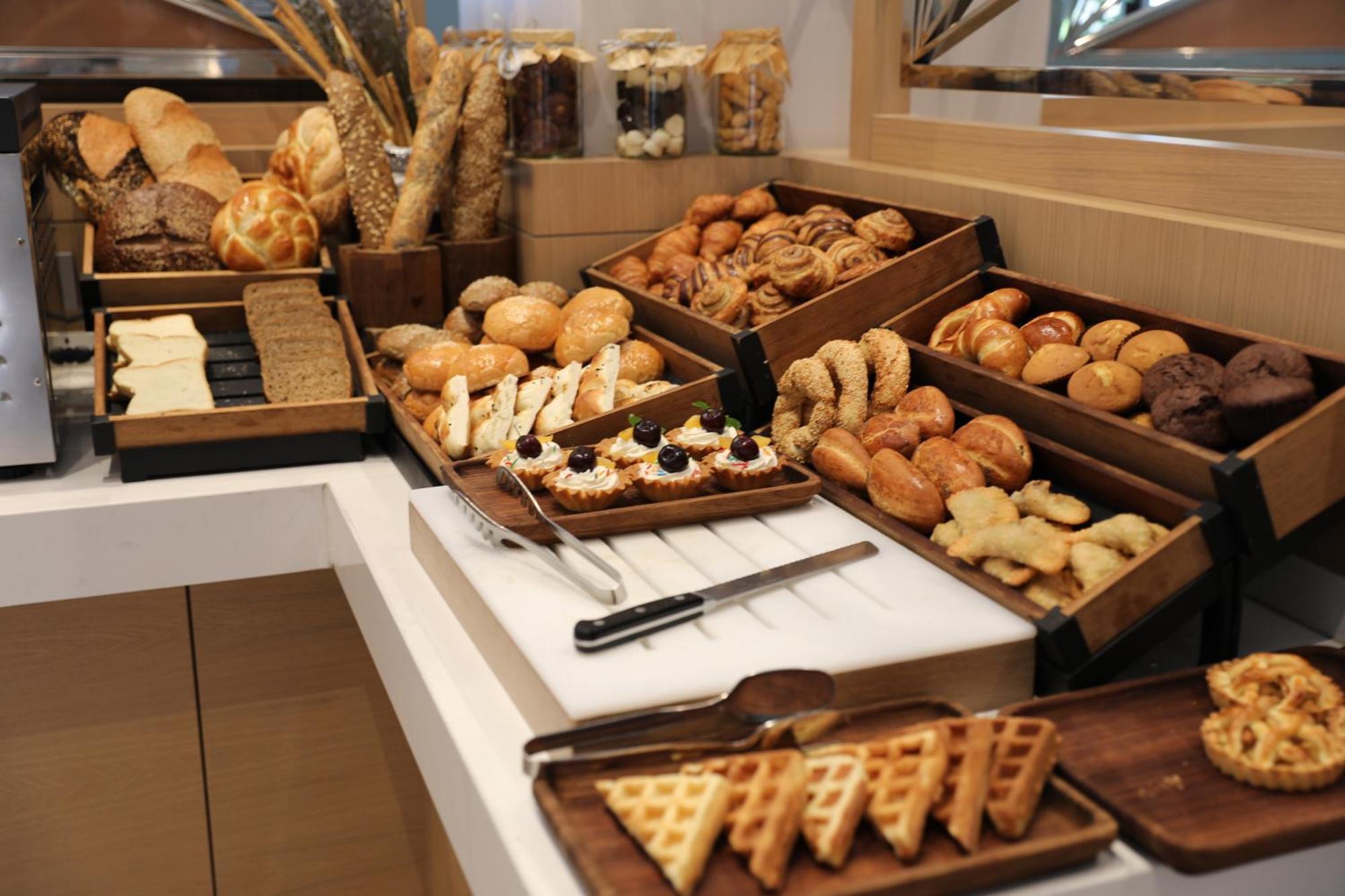 Karavansaray Turkistan Harbour Hotel -Flying Theatre Access Eksteriør bilde A bread station