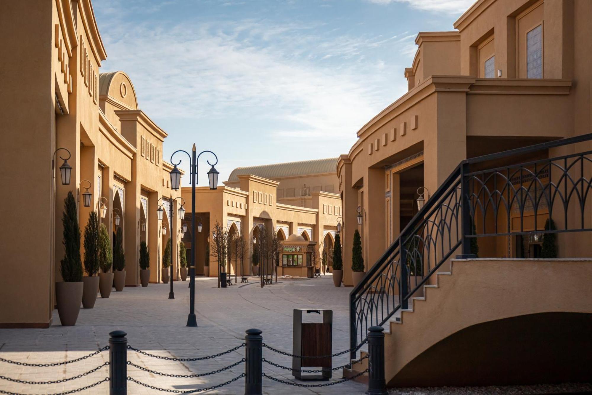 Karavansaray Turkistan Harbour Hotel -Flying Theatre Access Eksteriør bilde The Village Outlet Mall