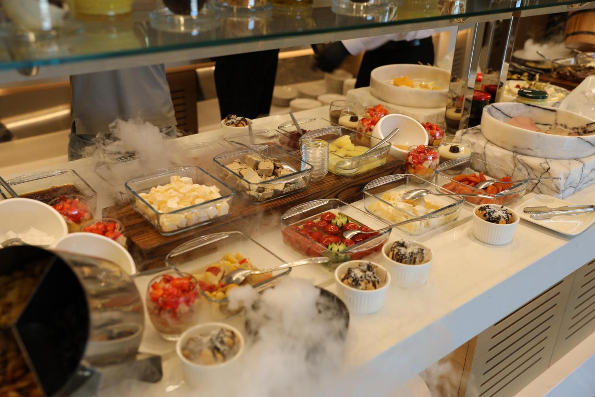 Karavansaray Turkistan Harbour Hotel -Flying Theatre Access Eksteriør bilde A dessert buffet