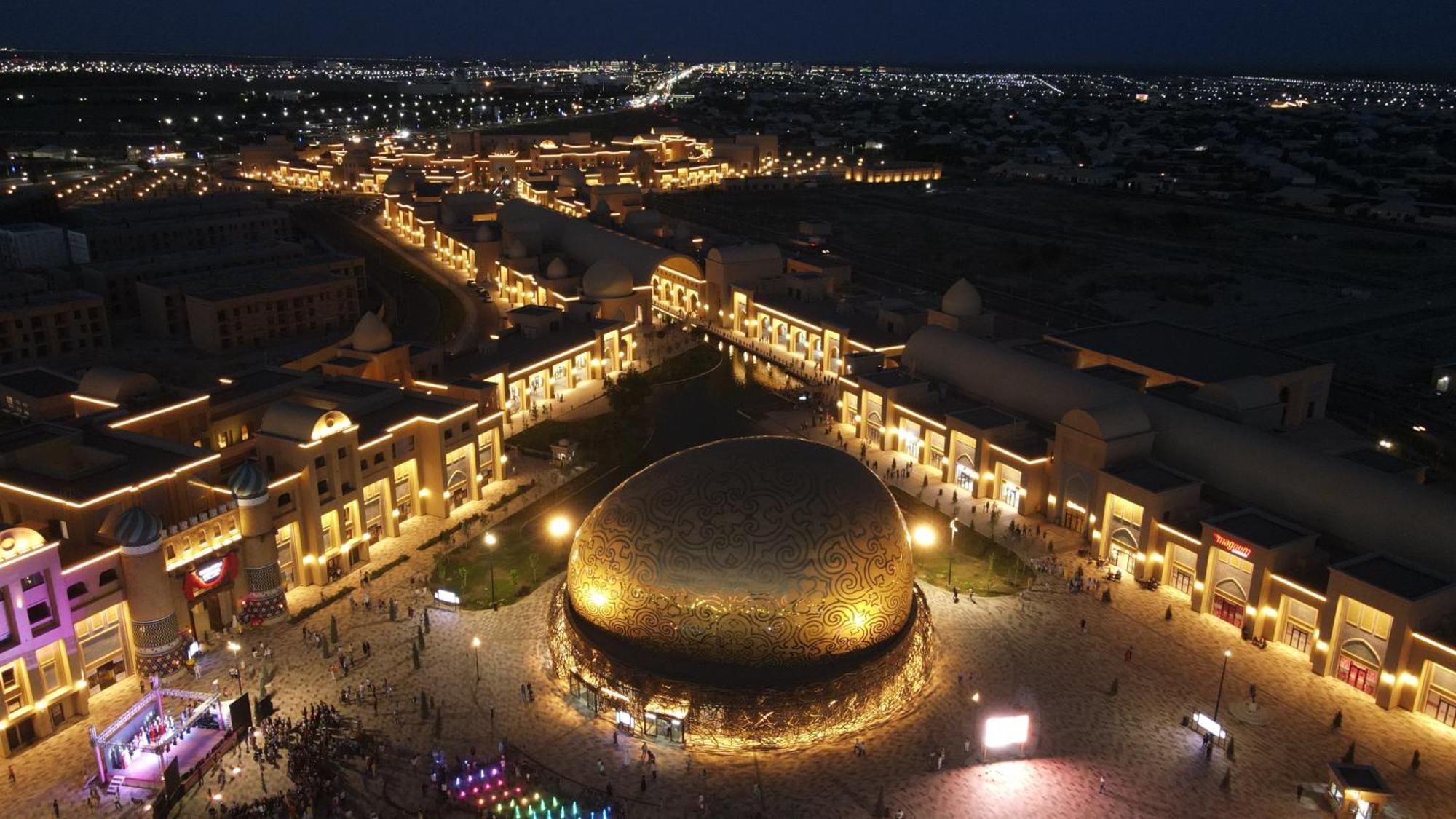 Karavansaray Turkistan Harbour Hotel -Flying Theatre Access Eksteriør bilde Al-Shaqra at night