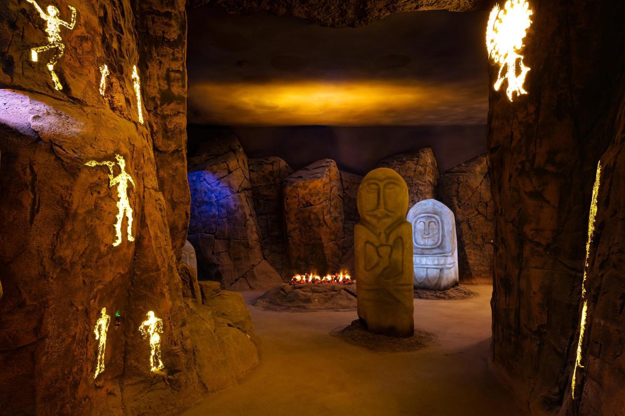 Karavansaray Turkistan Harbour Hotel -Flying Theatre Access Eksteriør bilde The "Cave of the 1000 Buddhas"