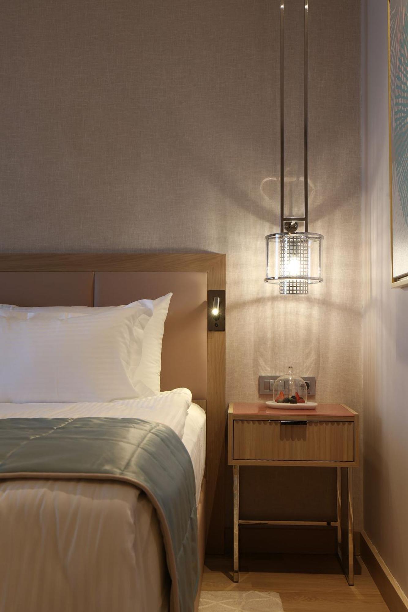 Karavansaray Turkistan Harbour Hotel -Flying Theatre Access Rom bilde A wall light